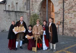 Carnevale 2016. Le Maschere davanti a Porta Santa Maria