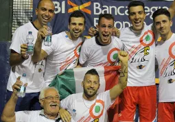 La squadra Acqua san Bernardo Bre Banca Cuneo di pallapugno che domenica scorsa, 28 agosto, allo sferisterio di Dogliani, ha conquistato la Coppa Italia 2016