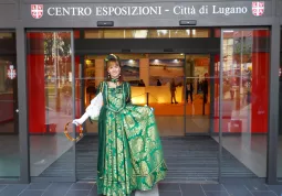 La Bella Antilia all'entrata del salone internazionale delle vacanze “I Viaggiatori” a Lugano