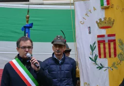 Il sindaco, Marco Gallo, e l'assessore Ezio Donadio, che ha curato l'evento insieme con il Gruppo Ana di Busca