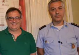 Gianluca Acchiardi da oggi comandante a tempo pieno della Polizia municipale, con il sindaco, Marco Gallo