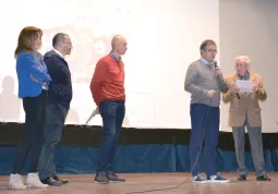 Sul palco da sinistra Milva Rinaudo, Davide Martini, Ezio Donadio, Marco Gallo, Giangi Giordano
