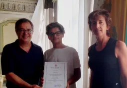 Alban LuKaj riceve la borsa di studio comunale intitolata al benefattore e insegnante di violino Mario Angelo Romagna