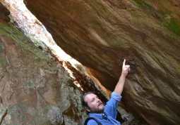  Emanuele Costa del Dipartimento di Scienze della Terra: i canyon di alabastro di Busca sono singolarmente interessanti da un punto di vista geologico, in particolare per lo studio del paleoclima