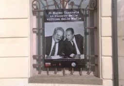 L'immagine simbolo delle vittime della lotta alla mafia. I colleghi e amici Giovanni Falcone e Paolo Borsellino, assassinati il  23 maggio e il 19 luglio 1992