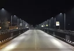 La nuova illuminazione sul ponte è stata accesa per la prima volta ieri sera