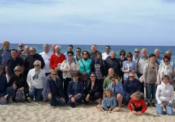 I cantori con le famglie su una spiaggia della Sardegna