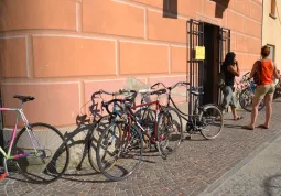 Pronti a partire con la bici  dalla centrale operativa ospitata in Casa Francotto