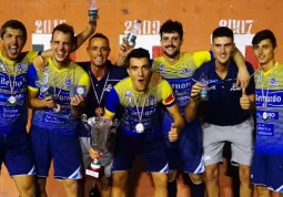 La squadra Acqua San Bernardo di San Biagio Mondovì che si è aggiudicata la Coppa Italia di serie B di pallapugno