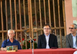 Da sinistra, il presidente dell'associazioine Ingenium, Giovanni Tolosano, il sindaco, Marco Gallo, l'assessore regionale Alberto Valmaggia