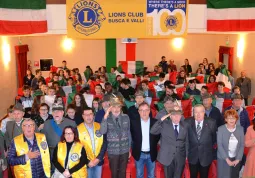 Commemorazione del centenario della Grande Giuerra e consegna del Tricolore nelle scuole da parte del Lions Club Busca e Valli