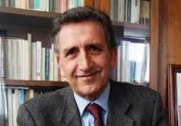 Sergio Soave è presidente dell’Istituto Storico della Resistenza e della Società Contemporanea, già docente di Storia contemporanea presso la Facoltà di Scienze Politiche dell’Università di Torino, più volte parlamentare ed ex-sindaco di Savigliano