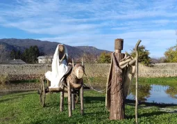 Domenica 15 dicembre alle 14.30  nel parco dell'ex convento dei Cappuccini si apririrà al pubblico  il presepe con personaggi in legno ad altezza naturale