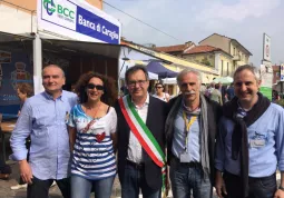 Gli organizzatori della Fiera - da sinistra Paolo Robasto, Alessandra Taricco, Duilio Raspini, Gianpaolo Mattalia  - con il sindaco Marco Gallo