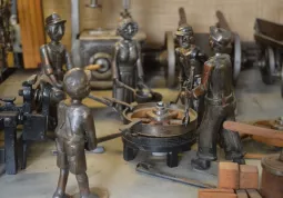 Il museo e il parco ospitano interessanti esempi di macchinari del passato e riproduzioni in miniatura che mostrare l'evoluzione tecnica del lavoro agricolo ed artigianale