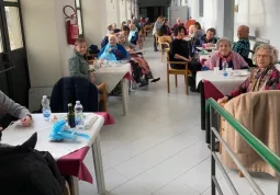 L’Ospedale civile di Busca, azienda pubblica alla persona, ha organizzato il 24 dicembre un pranzo per gli ospiti della struttura e i loro parenti