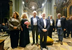I protagonisti del concerto con il sindaco, Marco Gallo, e Antonello Lerda e Dante Degiovanni dell'associazione organizzatrice Amici della Musica