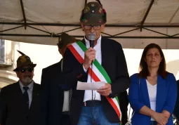 Il sindaco Ezio Donadio e tutti gli altri intervenuti hanno sottolineato come sia fondamentale tramandare il ricordo di quei sacrifici e insegnare la pace