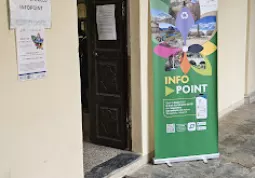 La  distribuzione del kit raccolta rifiuti porta a porta avviene tutti i venerdì mattina dell’anno dalle ore 9 alle 12 e  ogni primo lunedì del mese dalle 14 alle 17 all’eco-sportello situato al piano terreno del palazzo municipale, in via Cavour 28