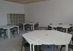 Allestimento arredi nel polo scolastico