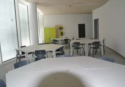 Allestimento arredi nel polo scolastico