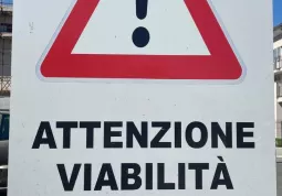 In due punti nevralgici del centrocittà la viabilità è stata modificata per rendere più sicuro e agevole il traffico sia dei mezzi sia dei pedoni