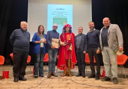 Al pomeriggio buschese hanno partecipato il sindaco di Cossano Belbo, Luca Luigi Tosa, e di Rocchetta Belbo, Valter Sandri, con una delegazione di loro concittadini accolti dal sindaco Ezio Donadio e dall’assessora alla Cultura, Lucia Rosso