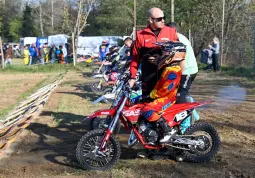 Sono un centinaio i soci iscritti al club provenienti anche dalla vicina Liguria e a dalla provincia  di Brescia, che qui trovano anche i trampolini posizionati per il freestyle e spazi dedicati ai bambini nella attrezzata appositamente per il mini-cross