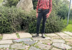 Il Sindaco Ezio Donadio presso l'area monumentale del Nuraghe Chervu rende omaggio al 206 caduti buschesi durante la Grande Guerra