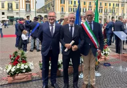 Il Sindaco Ezio Donadio insieme al neo Cav. Claudio Garelli e all'assessore regionale Marco Gallo, già Sindaco di Busca