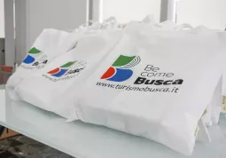 La shopper con il materiale promozionale