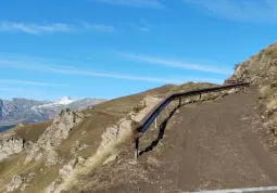 Installazione di barriere di protezione (guardrail) nei tratti più esposti e la regimazione delle acque piovan