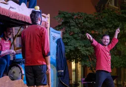 Una delle esilaranti gag della Banda Storta Circus