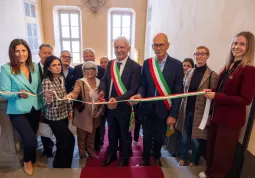 Il taglio del nastro a Palazzo Salmatoris a Cherasco