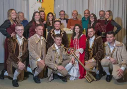 Il gruppo delle Maschere con la nuova formazione insieme all'amministrazione comunale