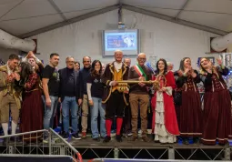 Consegna della chiavi della città alle maschere