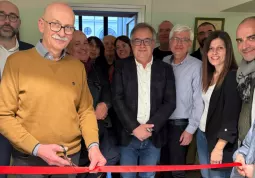 Il taglio del nastro alla presenza delle autorità