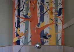 La nuova decorazione murale all'ingresso della Biblioteca