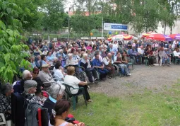 La festa nel giardino della Casa di riposo