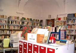 La biblioteca civica: entro il 2007 dovrebbero incominciare i lavori per l'ampliamento