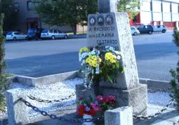 Il cippo commemorativo in zona San Rocco