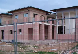 Il cantiere del centro polivalente di frazione San Chiaffredo