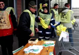 Gli Alpini dell'Ana di Busca fra le tante associazioni che partecipano alla raccolta in città