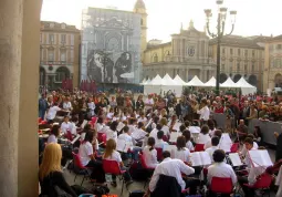 L'Orchestra Primavera di Busca in concerto in piazza San Carlo a Torino