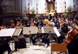 Coro ed orchestra del Vivaldi hanno eseguito musiche di Mozart e un'opera di Antonello Lerda in prima assoluta