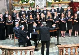 Il St. Mary’s College of Maryland Chamber Singers, diretto da Larry Vote