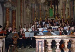 L'orchestra e il Coro dell'istituto Vivaldi durante il concerto del Solstizio d'estate 2008