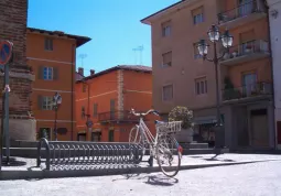 Il portabiciclette nuovo in piazza Don Fino