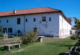 Il convento dei Cappuccini: l'edificio Ã¨ composto da due piani, ciascuno dei quali misura  800 metri quadrati circa