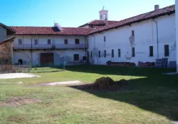 L'edificio del convento, da un cortile interno